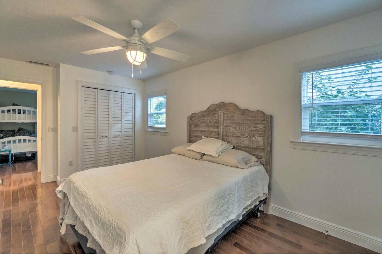 Bright Sarasota Bungalow - 5 Mi To Siesta Beach! Bagian luar foto